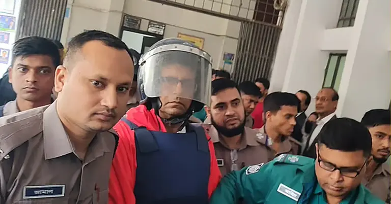 আদালতে নিয়ে যাওয়া হচ্ছে আনিস আলমগীরকে